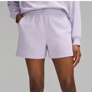 NWT Lululemon size 6 Softstream HR 4” short in lilac ether